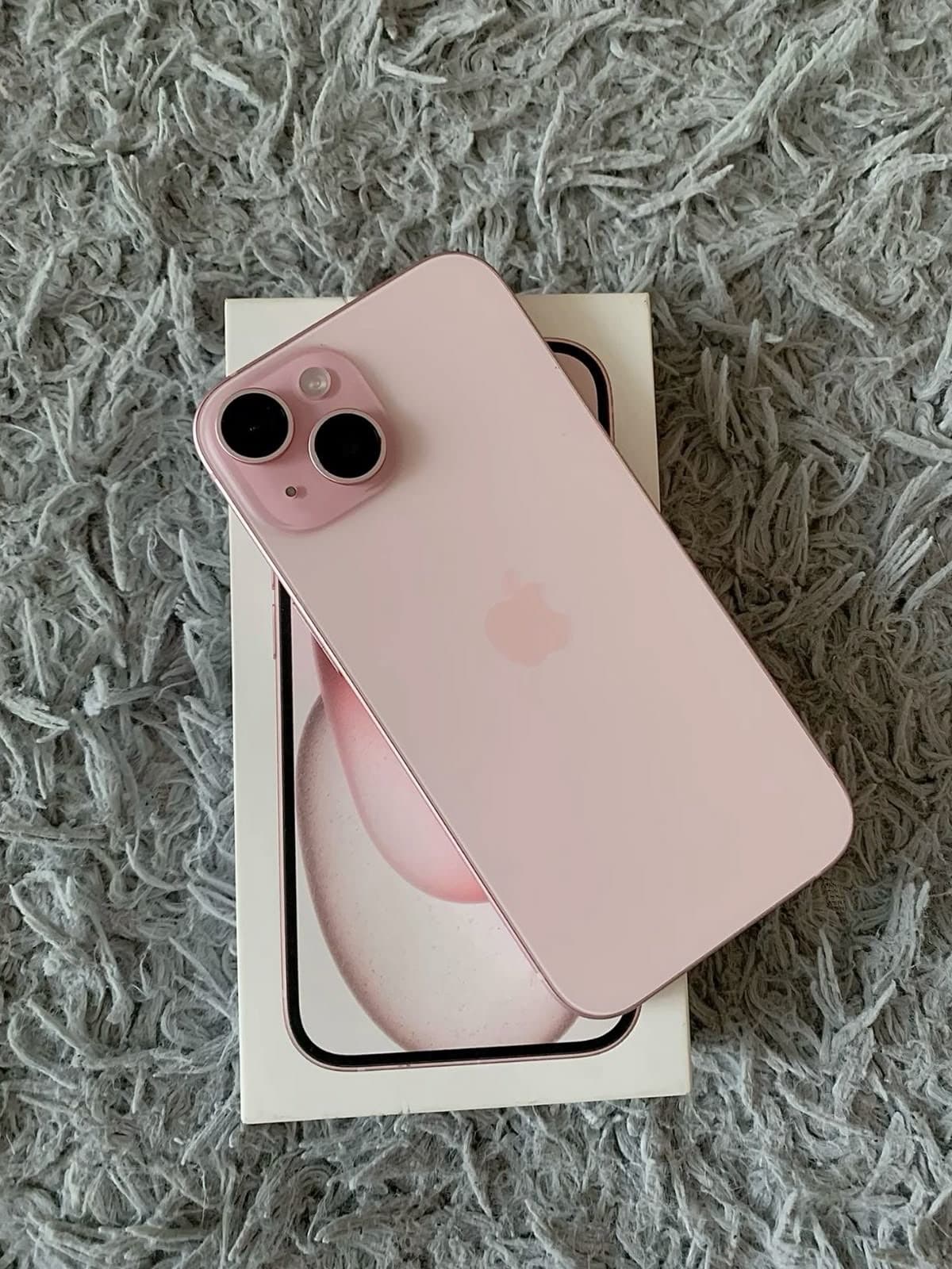 Having an iphone 15 for my birthday , pink🩷
